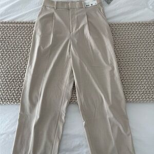 Women’s Pleated Pants